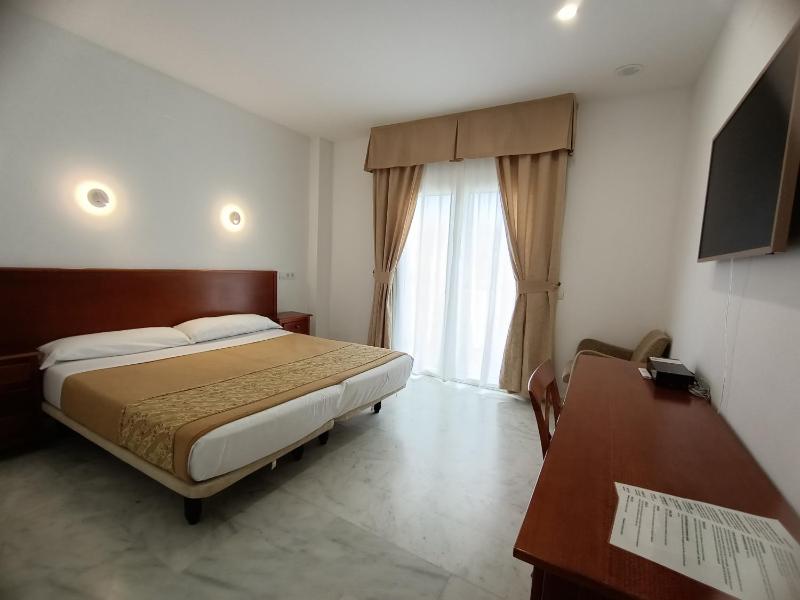 Standard Double or Twin Room image 1