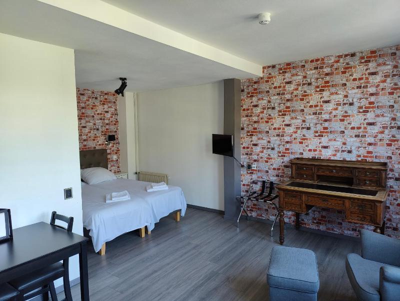 Double Room image 4
