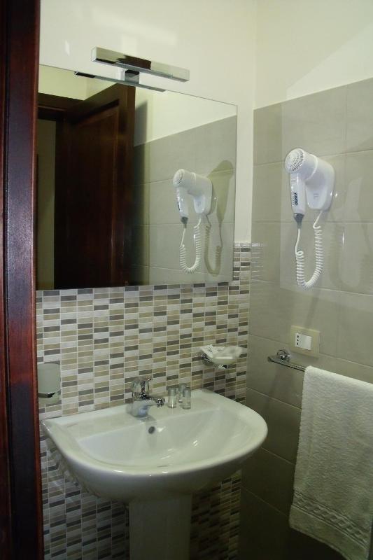 Triple Room with Balcony image 2