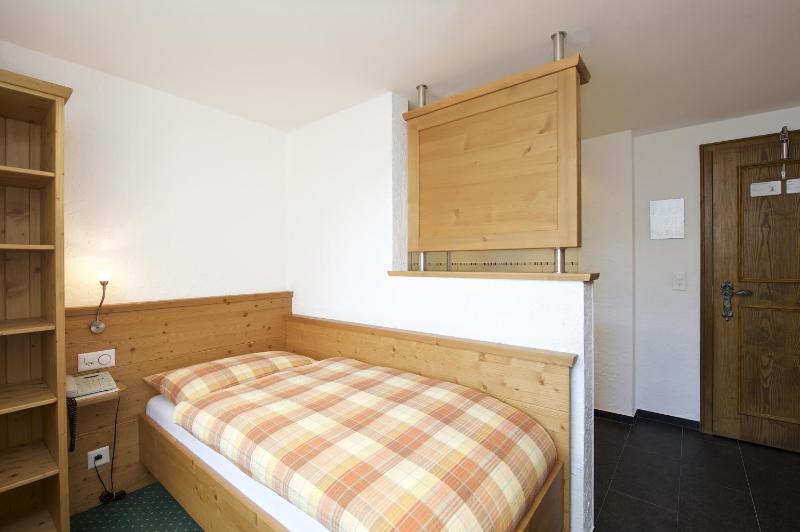 Alpine Single Room image 4