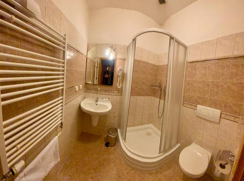 Double or Twin Room image 3