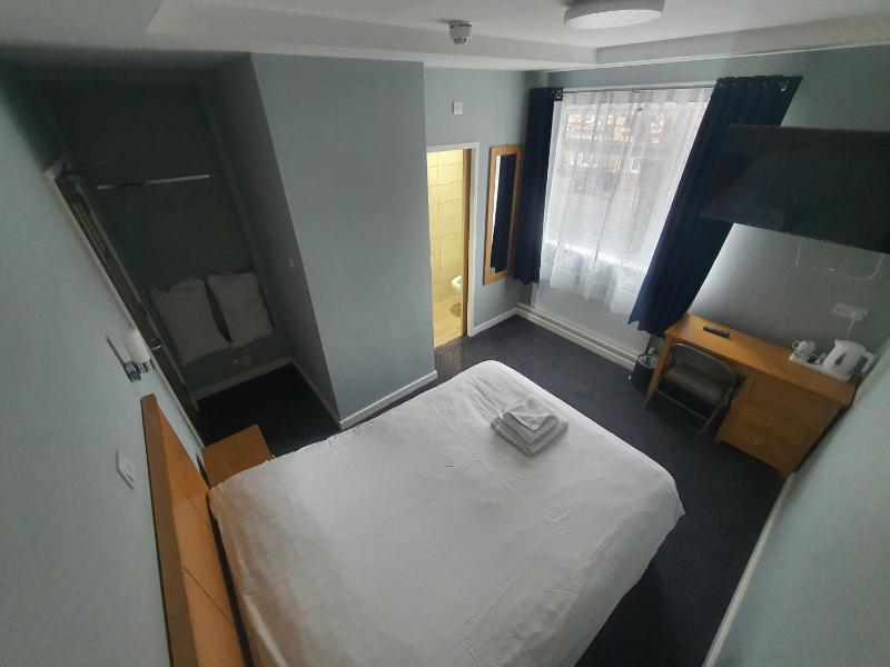 Double Room image 1