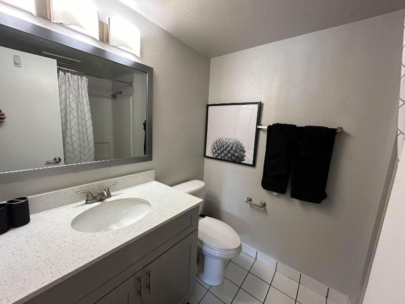 King Room - Non-Smoking image 3