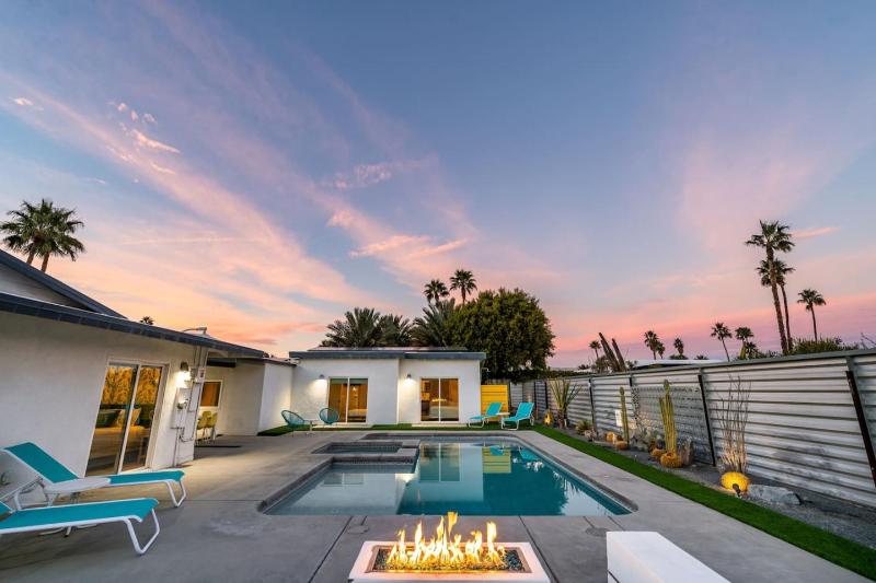 Villa Mosaic Vibrant Palm Springs Retreat - image 19