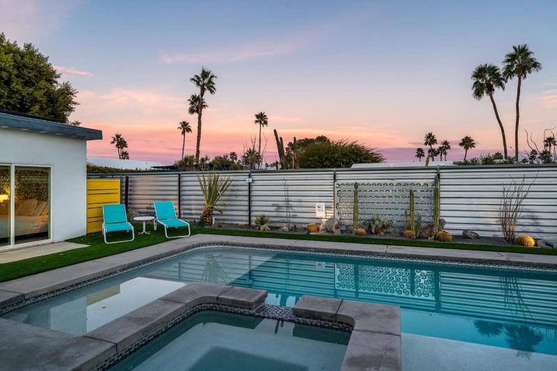 Villa Mosaic Vibrant Palm Springs Retreat - image 14