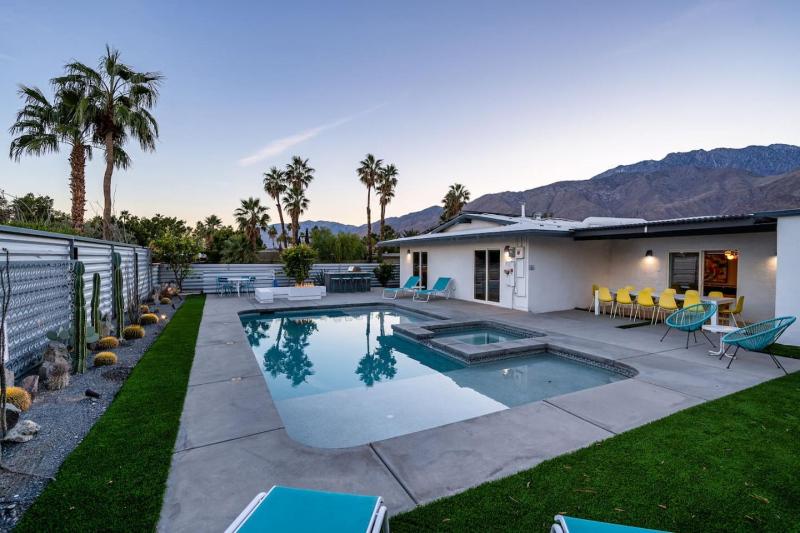 Villa Mosaic Vibrant Palm Springs Retreat - image 8