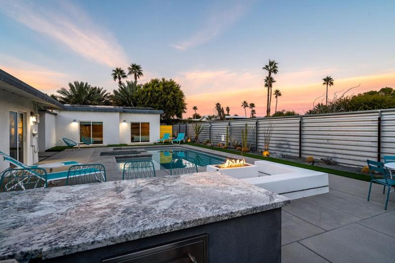 Villa Mosaic Vibrant Palm Springs Retreat - image 46