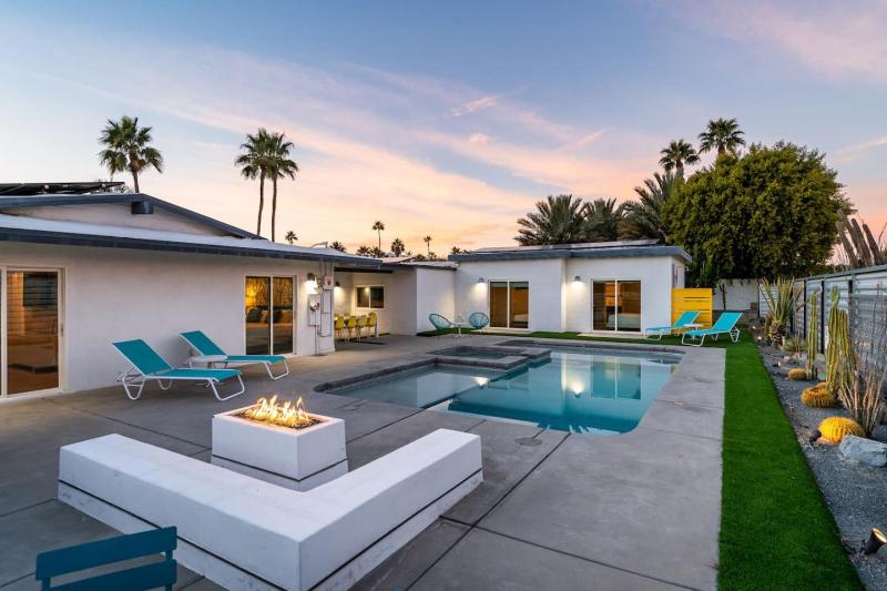 Villa Mosaic Vibrant Palm Springs Retreat - image 40