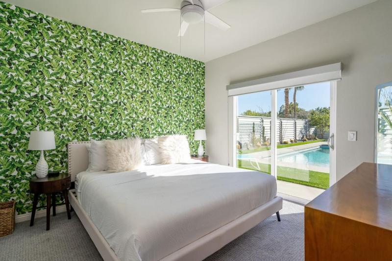 Villa Mosaic Vibrant Palm Springs Retreat - image 10