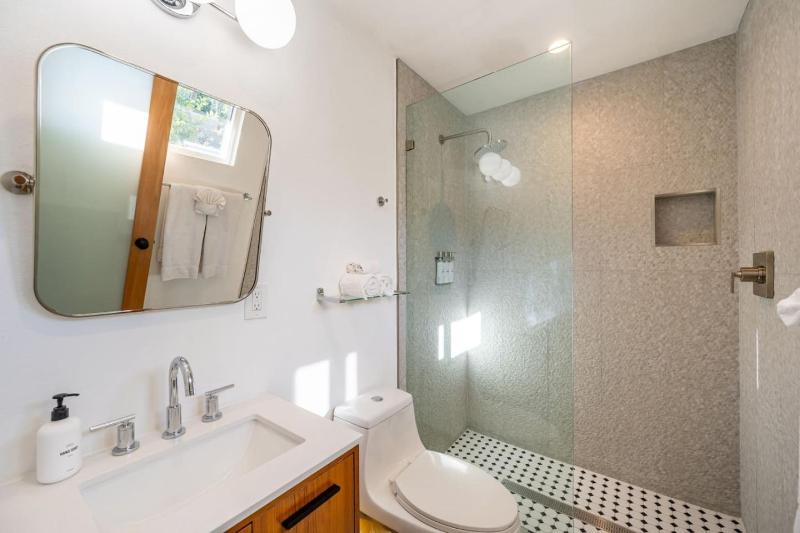 Villa Mosaic Vibrant Palm Springs Retreat - image 2