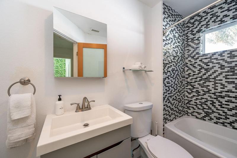Villa Mosaic Vibrant Palm Springs Retreat - image 49