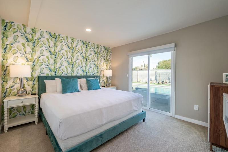 Villa Mosaic Vibrant Palm Springs Retreat - image 35