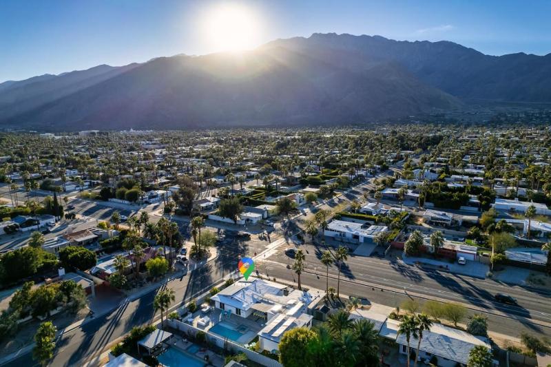 Villa Mosaic Vibrant Palm Springs Retreat - image 30