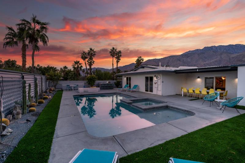 Villa Mosaic Vibrant Palm Springs Retreat - image 11