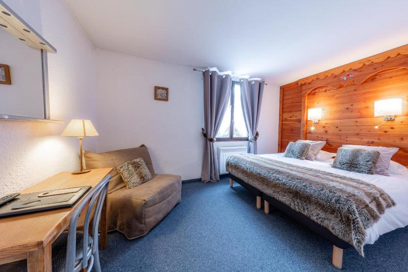 Deluxe Double Room with Balcony image 3