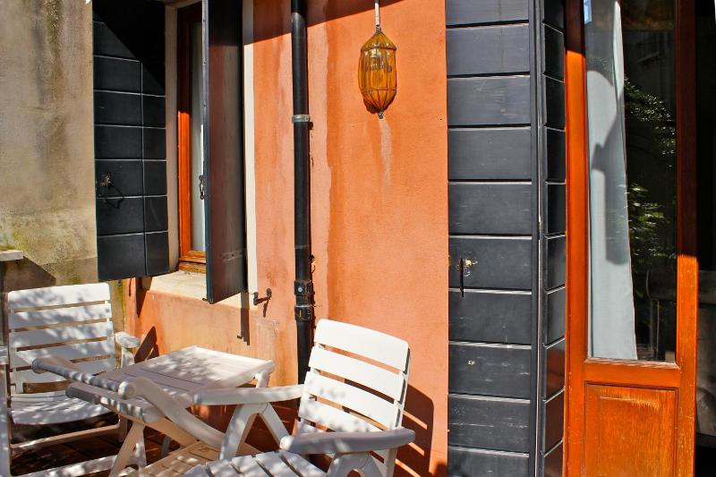 Deluxe Double Room with Balcony image 3