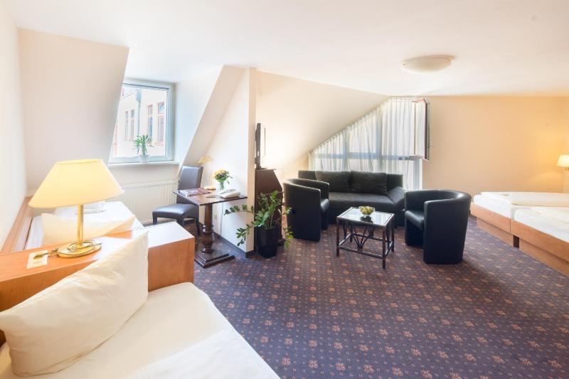 Quadruple Room with Free Car Parking image 2