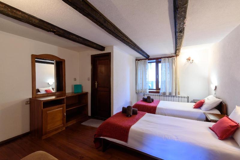 Chalet Mila - Total Chalets - Catered Chalet - image 7