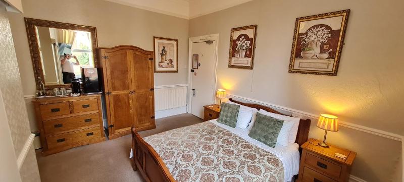 King Room image 3