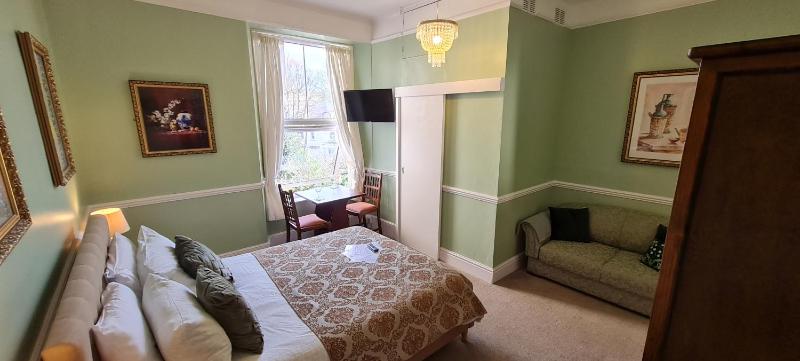 King Room image 4