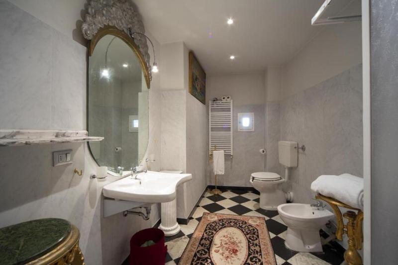 Standard Triple Room image 2