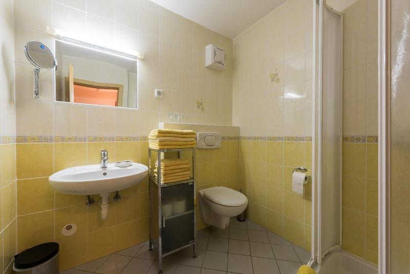 Apartment (4 Adults) image 4