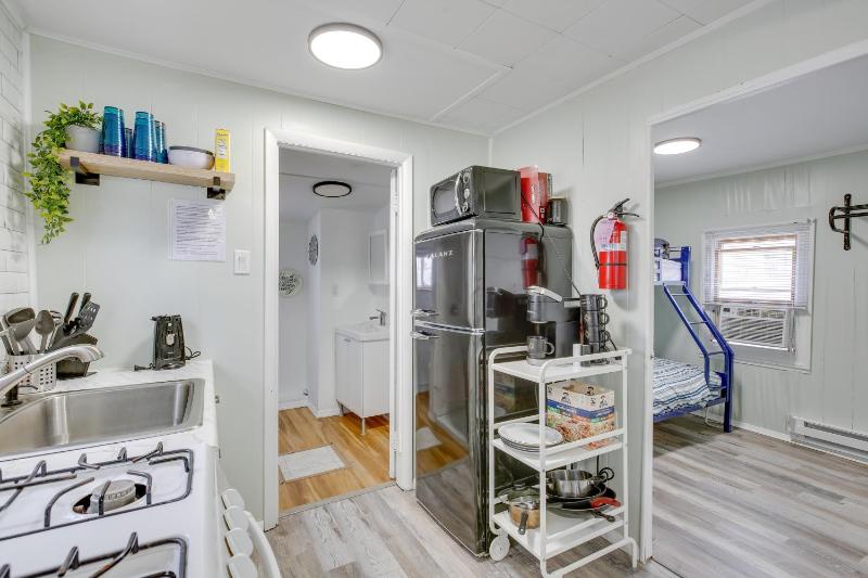 Cozy Wildwood Apartment Near Pier and Beach! Images