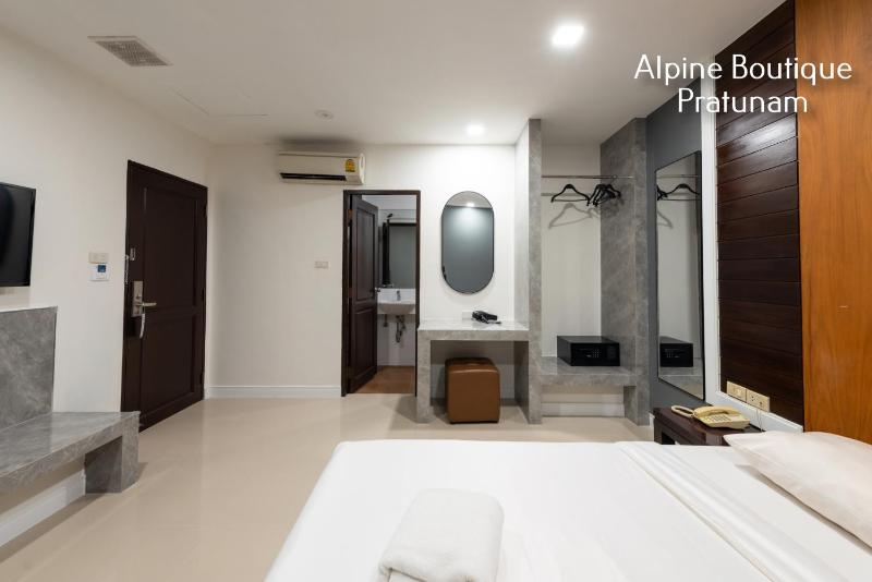Alpine Boutique Pratunam - image 12
