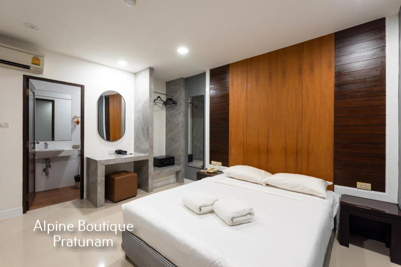 Alpine Boutique Pratunam - image 14