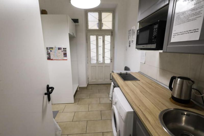 Pest-Port Apartment-ROOM 6 - image 11