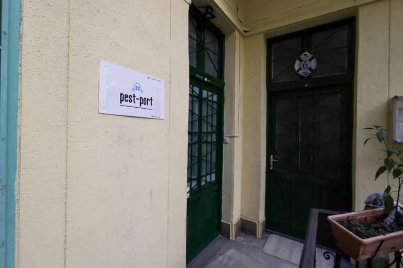 Pest-Port Apartment-ROOM 6 - image 12