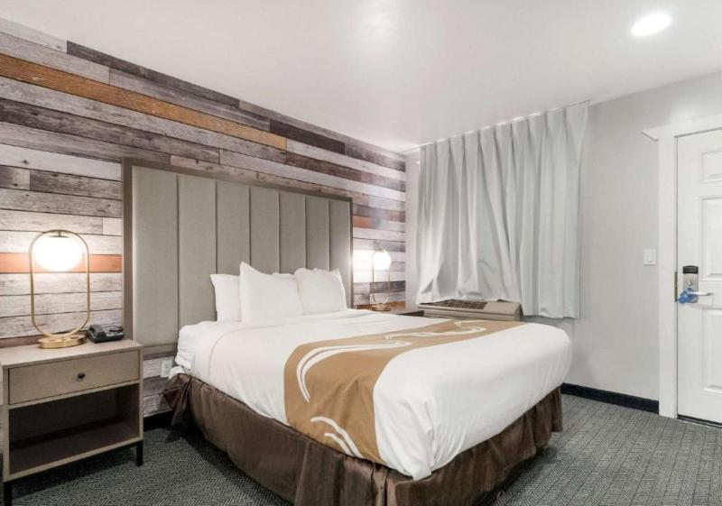 King Room - Non-Smoking image 2