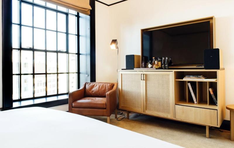 King Room image 3