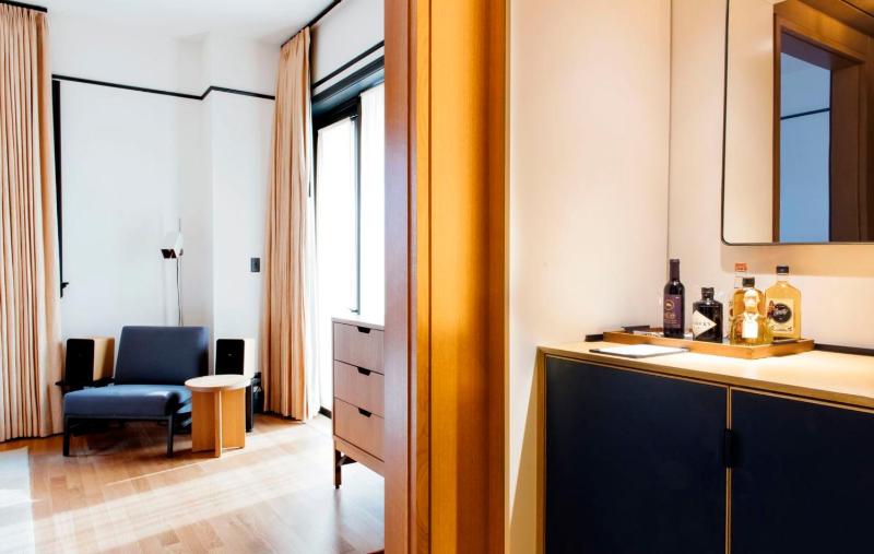 King Room image 3