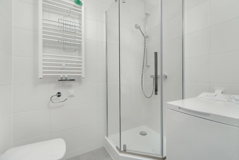Rycerska Apartments with Parking by Noclegi Renters - image 27