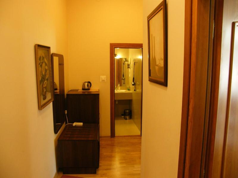 Studio (3 Adults) image 3