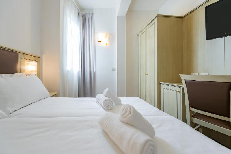 Economy Double or Twin Room image 3