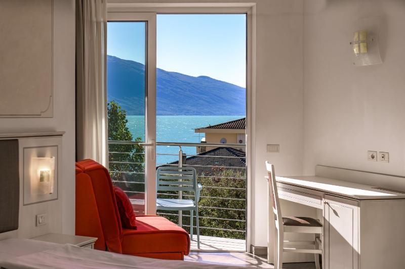 Triple Room with View image 1