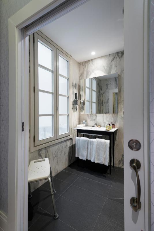 King Room - Mobility Access image 2
