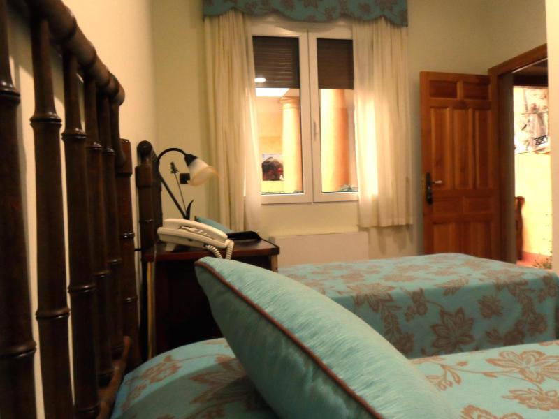 Twin Room image 2