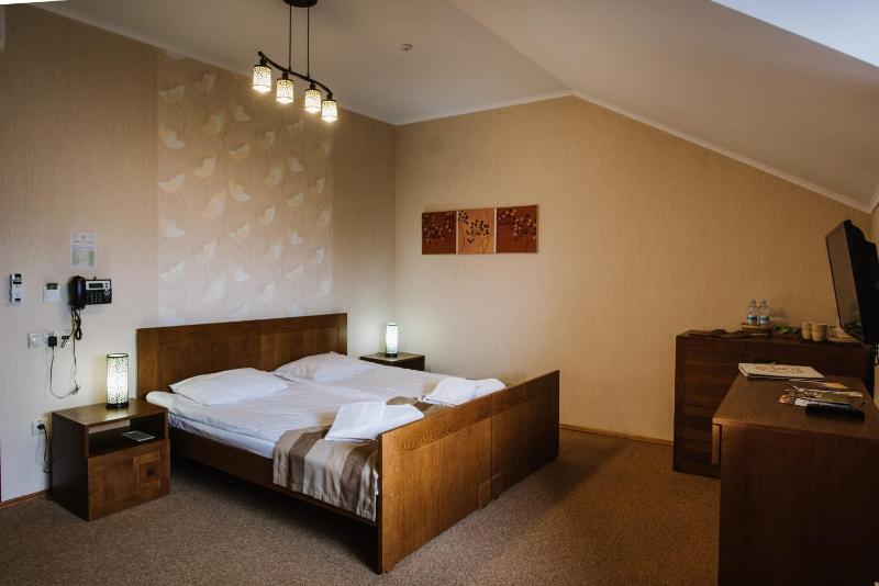 Standard Twin Room image 4