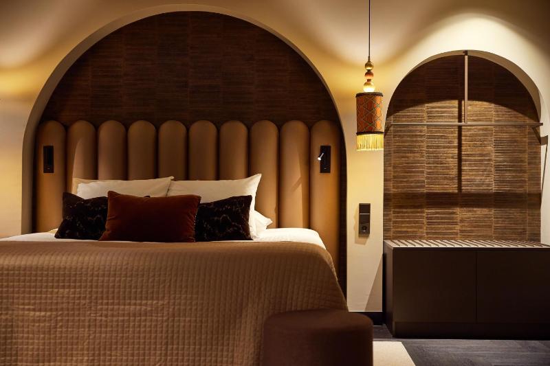 Bronze Suite image 4