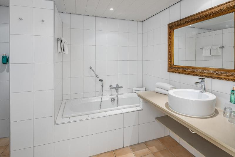 Deluxe Double Room image 2