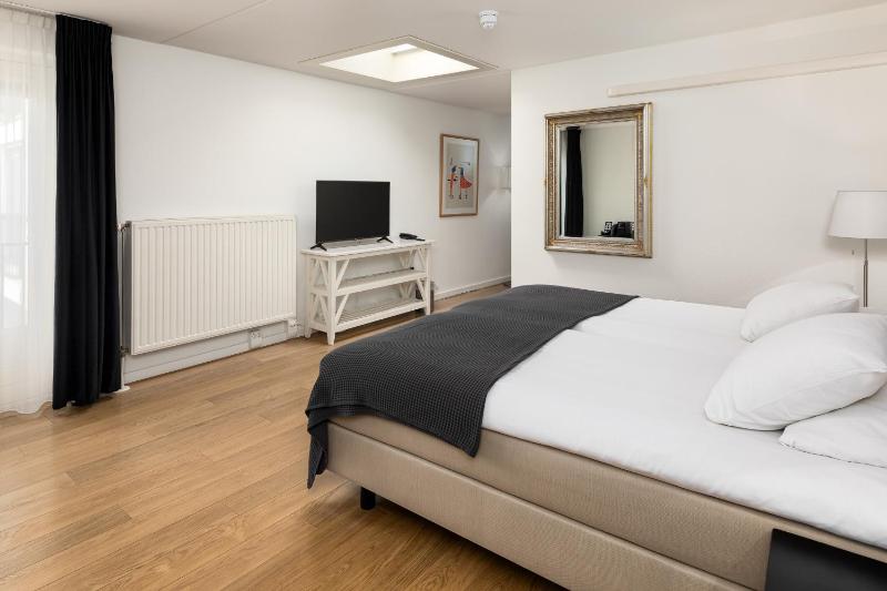 Deluxe Double Room image 3