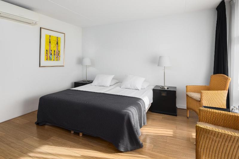 Deluxe Double Room image 4
