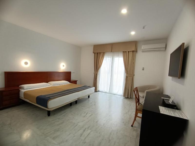 Superior Double or Twin Room image 4