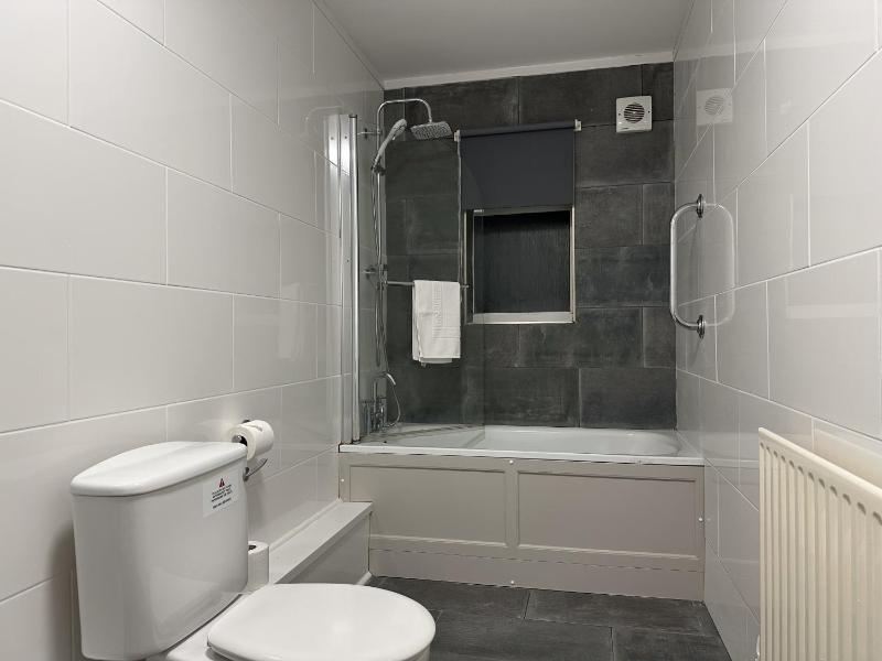Twin Room image 3