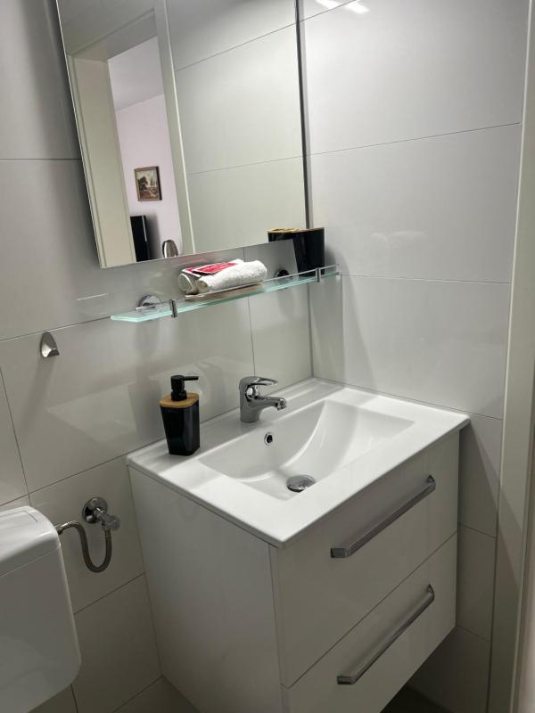 Single Room image 4