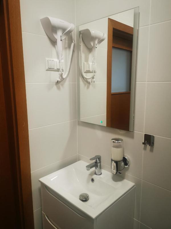 Double Room image 3