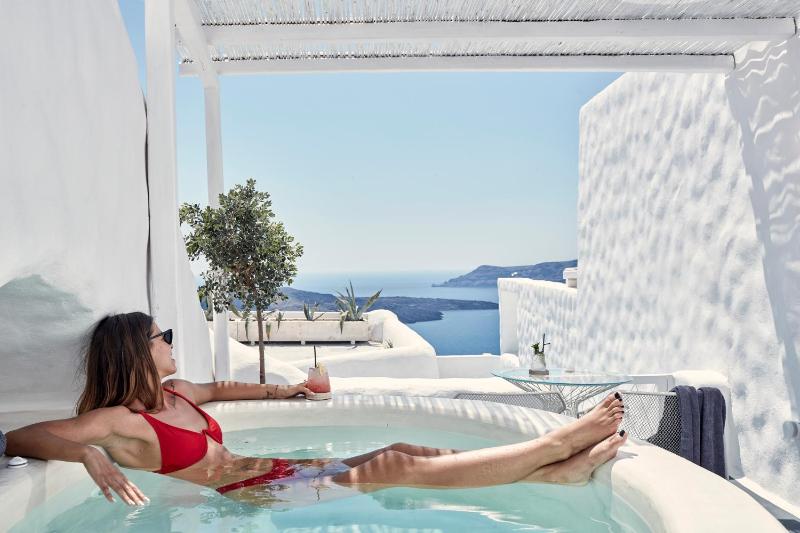 Honeymoon Suite with Hot Tub and Caldera View image 2